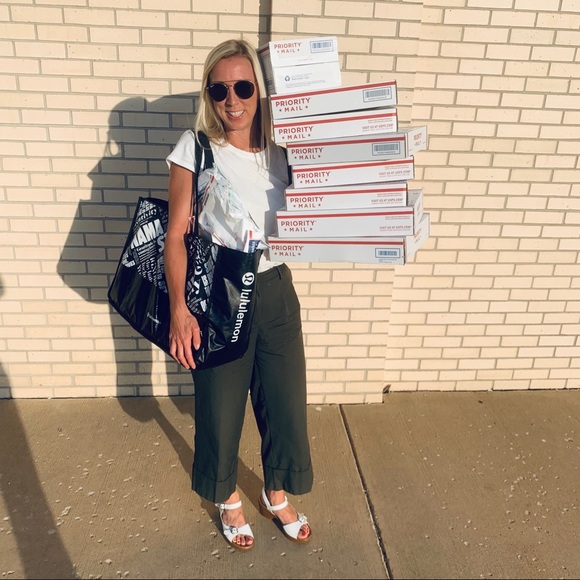 Posh ambassador: fast shipping top-rated seller - Picture 1 of 3